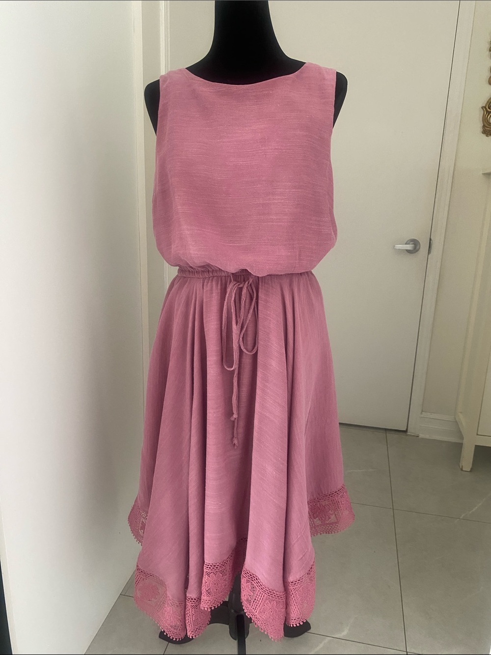 Pink Tie-Waist sleeveless fully lined flowy Sundress Size Medium to LARGE